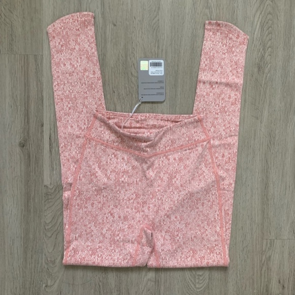 GYMSHARK | Fleur Texture Leggings in Brick Red - Picture 3 of 8